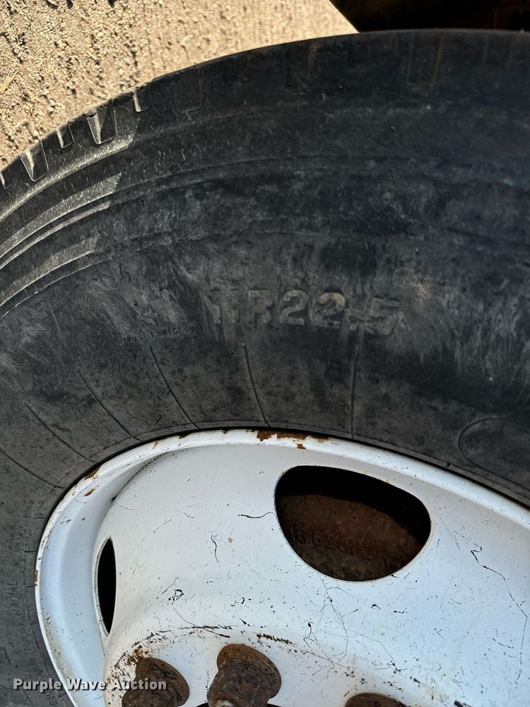 image for item DX3665 1996 Ford  L8000 dump truck