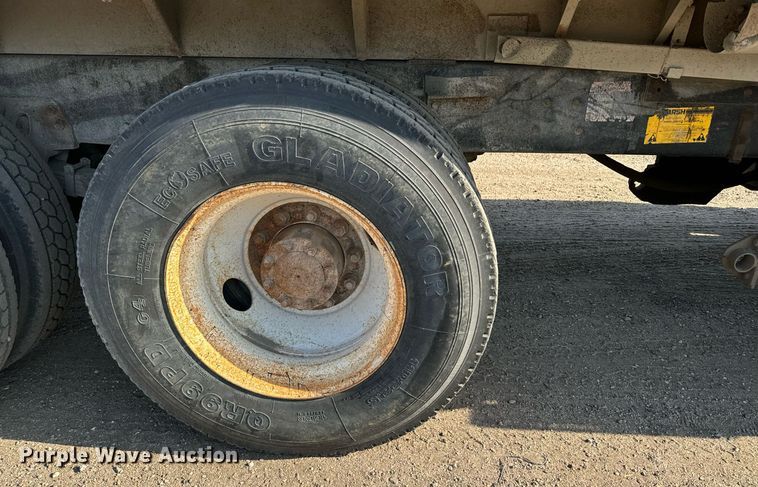 image for item DX3665 1996 Ford  L8000 dump truck