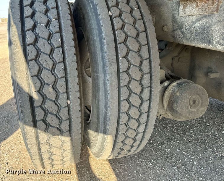 image for item DX3665 1996 Ford  L8000 dump truck