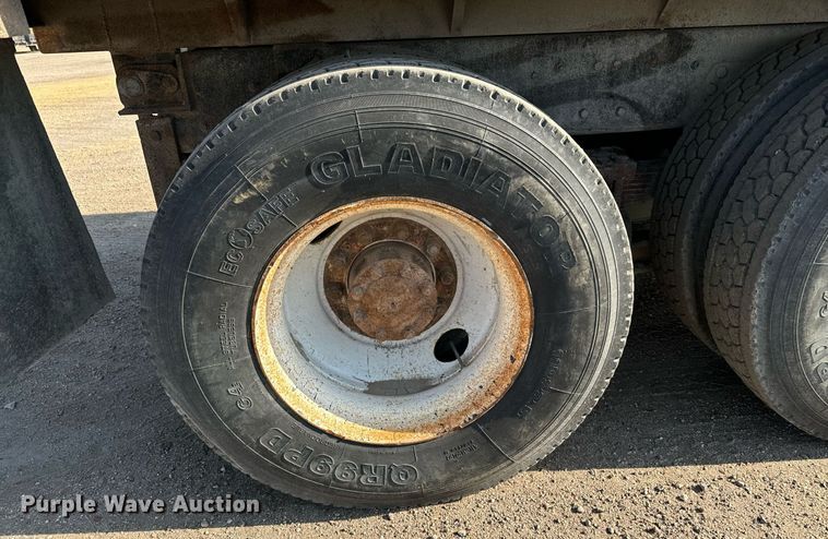 image for item DX3665 1996 Ford  L8000 dump truck