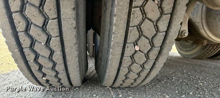 image for item DX3665 1996 Ford  L8000 dump truck