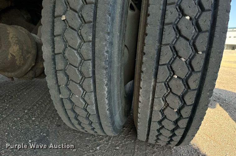 image for item DX3665 1996 Ford  L8000 dump truck