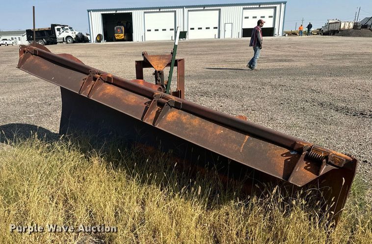 image for item DX3665 1996 Ford  L8000 dump truck