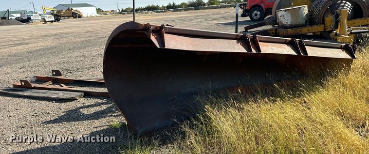 image for item DX3665 1996 Ford  L8000 dump truck