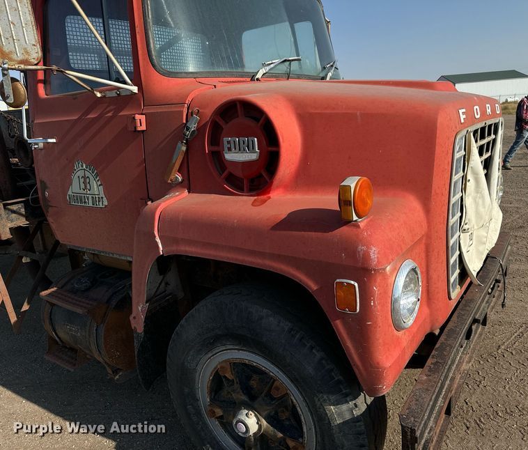 image for item DX3666 1975 Ford 8000 winch truck
