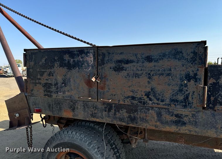 image for item DX3666 1975 Ford 8000 winch truck