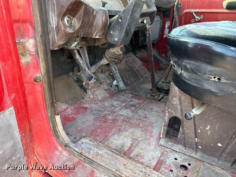 image for item DX3666 1975 Ford 8000 winch truck