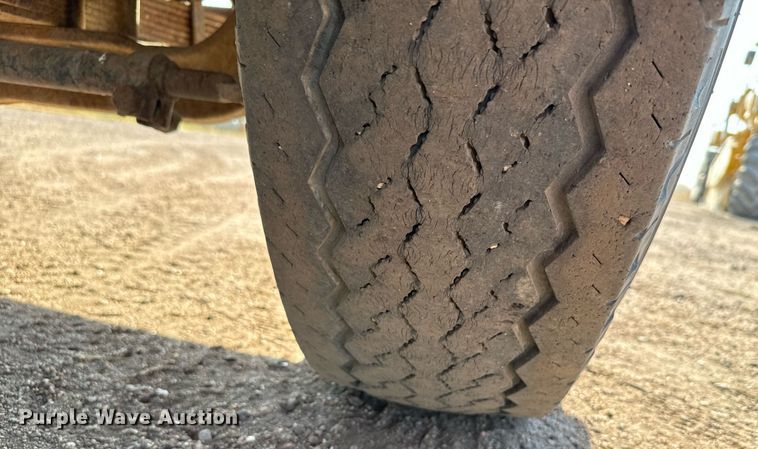 image for item DX3666 1975 Ford 8000 winch truck