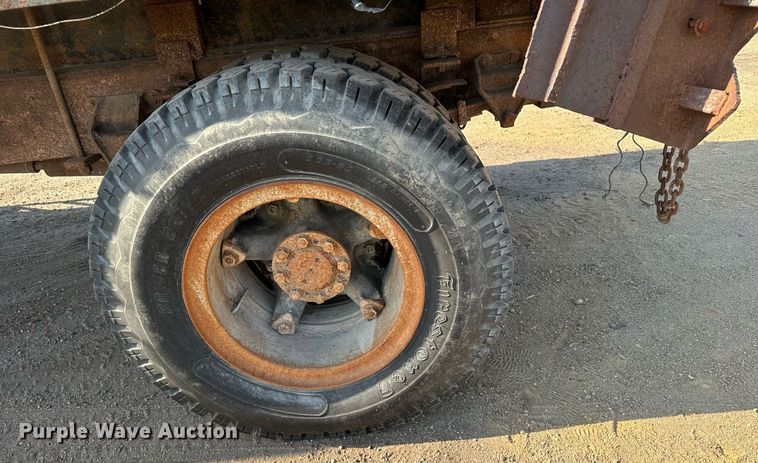 image for item DX3666 1975 Ford 8000 winch truck