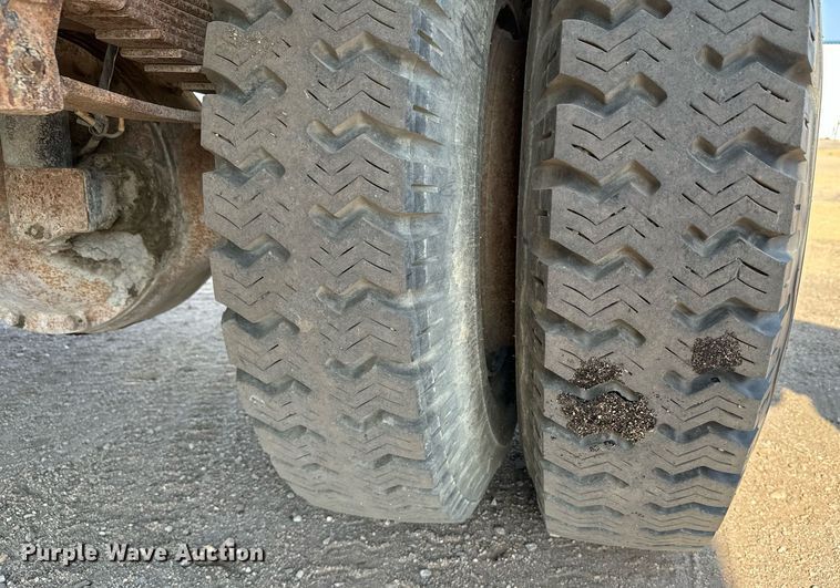 image for item DX3666 1975 Ford 8000 winch truck