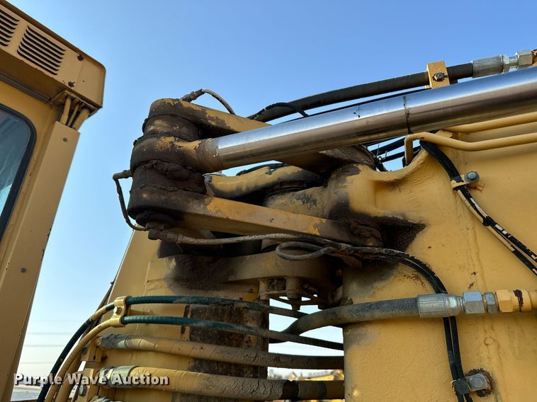 image for item DX3667 1995 John Deere 862B elevating scraper