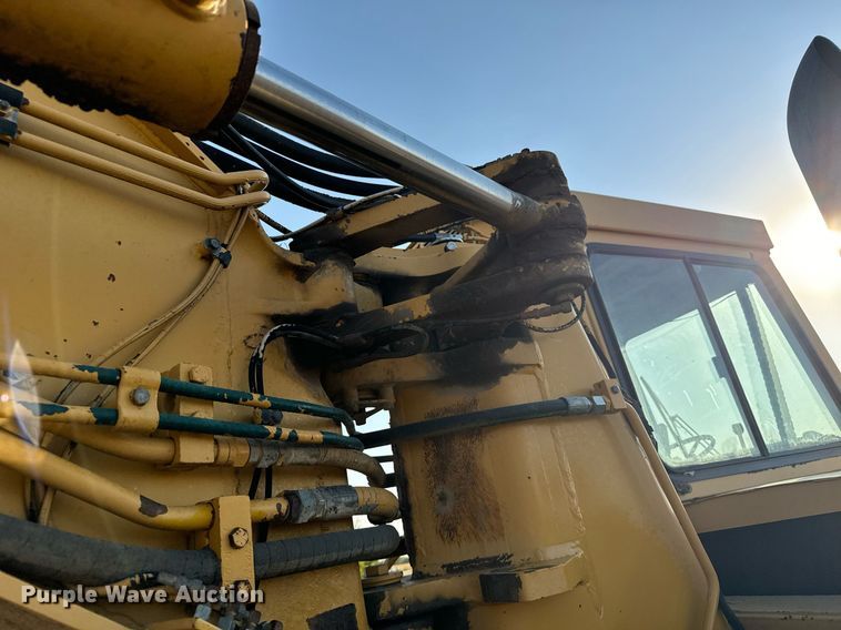 image for item DX3667 1995 John Deere 862B elevating scraper