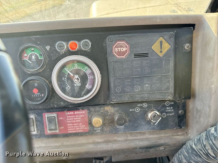 image for item DX3667 1995 John Deere 862B elevating scraper