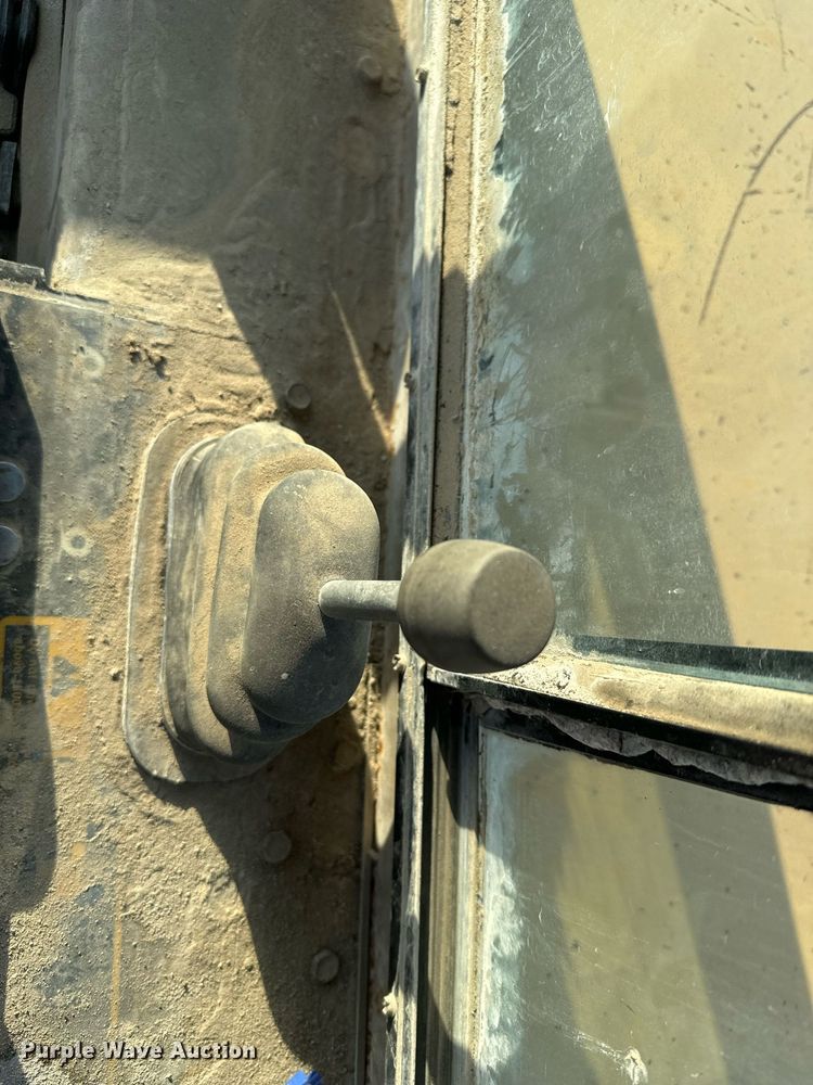 image for item DX3667 1995 John Deere 862B elevating scraper