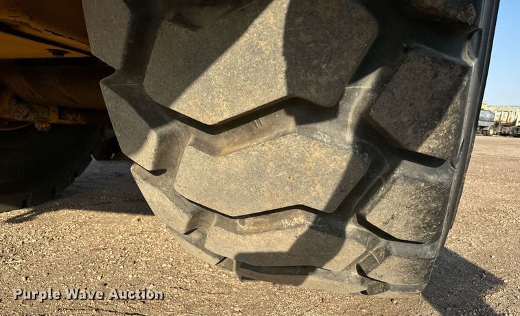 image for item DX3667 1995 John Deere 862B elevating scraper