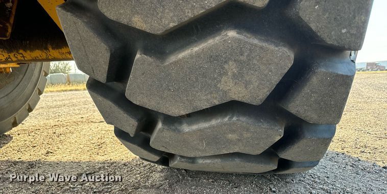 image for item DX3667 1995 John Deere 862B elevating scraper