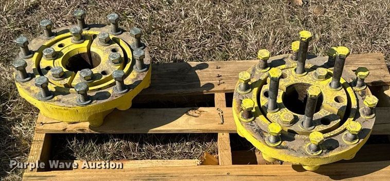 image for item DX3673 (8) John Deere dual wheel hubs