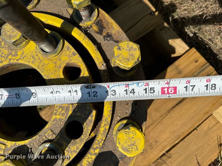 image for item DX3673 (8) John Deere dual wheel hubs