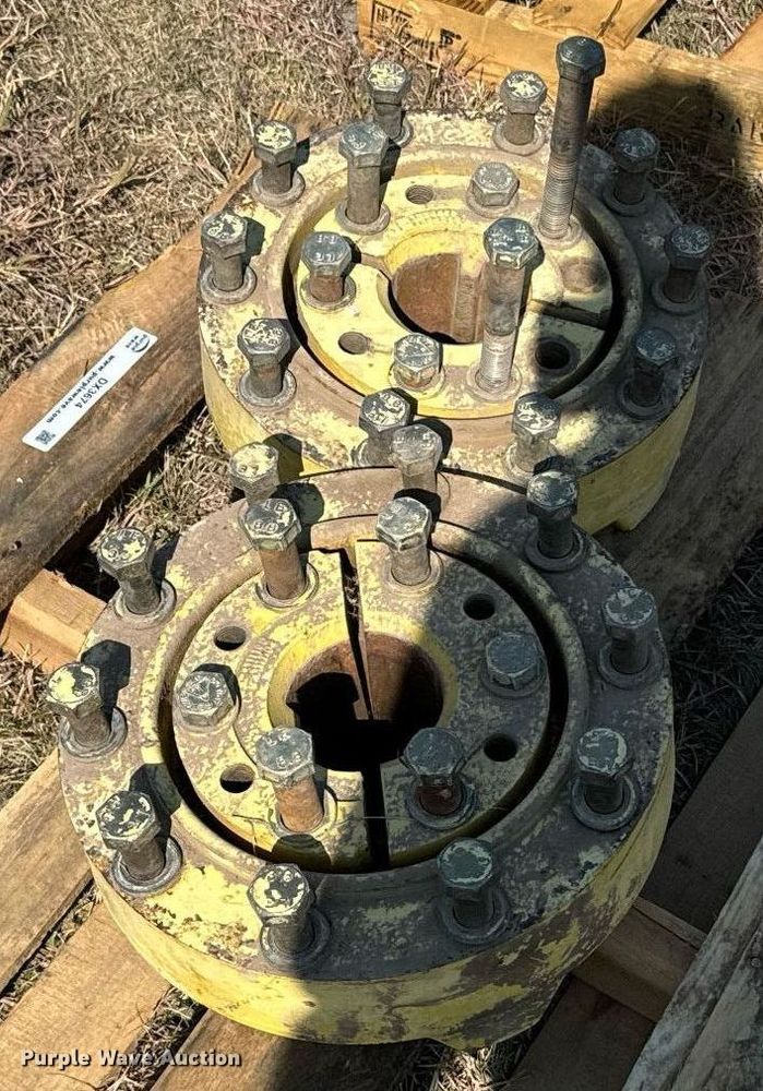 image for item DX3673 (8) John Deere dual wheel hubs