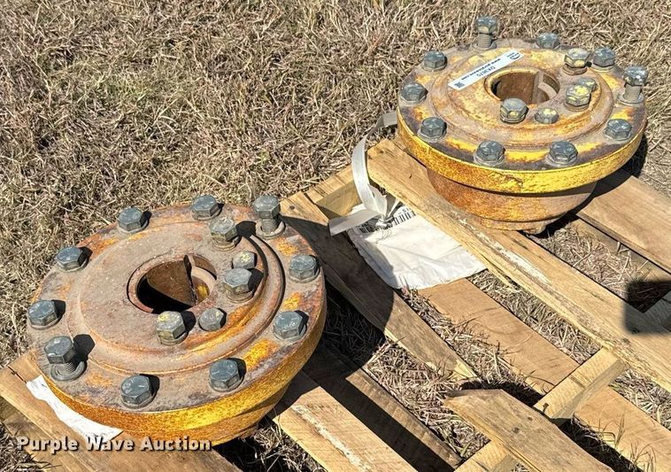 image for item DX3673 (8) John Deere dual wheel hubs