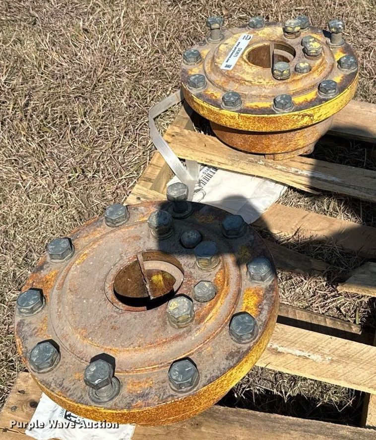 image for item DX3673 (8) John Deere dual wheel hubs