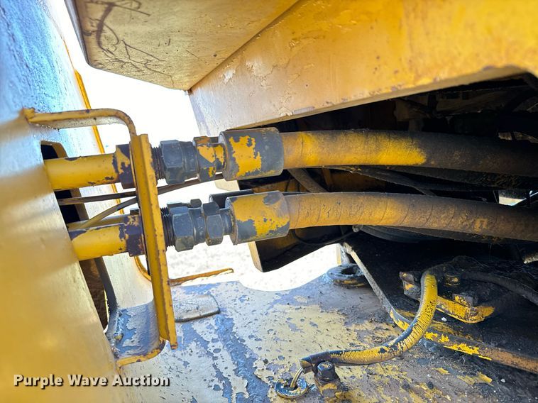 image for item DX3686 1971 Caterpillar 930 wheel loader