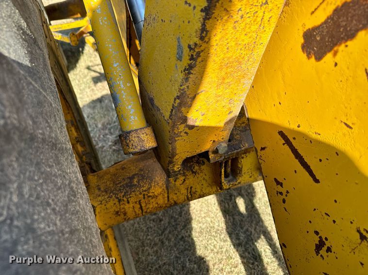 image for item DX3686 1971 Caterpillar 930 wheel loader