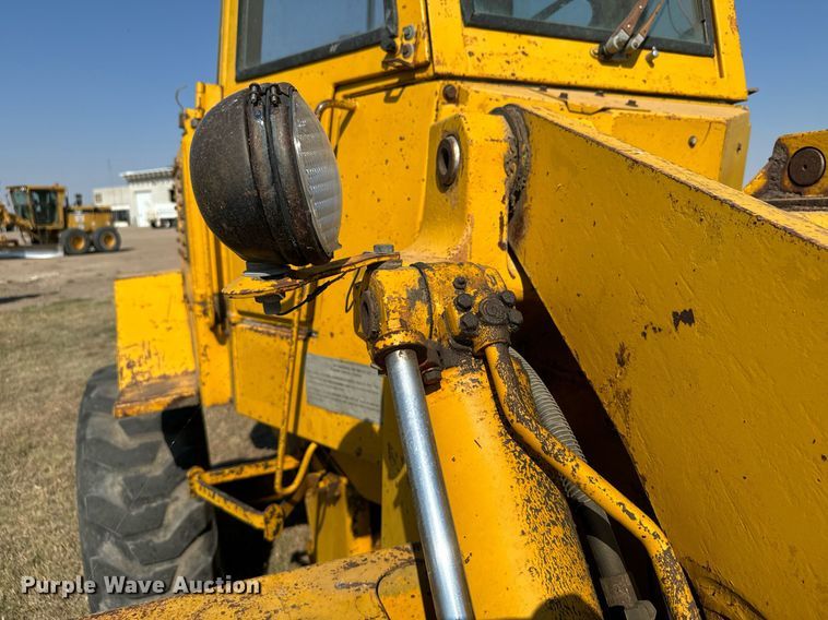 image for item DX3686 1971 Caterpillar 930 wheel loader