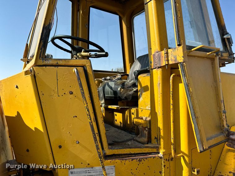 image for item DX3686 1971 Caterpillar 930 wheel loader