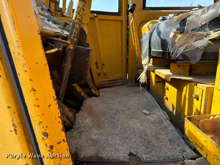 image for item DX3686 1971 Caterpillar 930 wheel loader