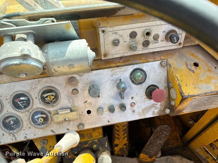 image for item DX3686 1971 Caterpillar 930 wheel loader