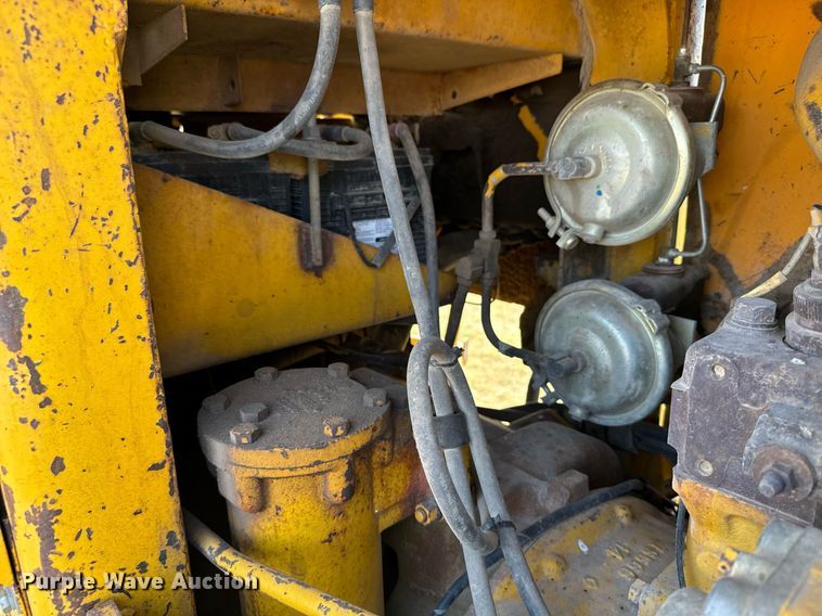 image for item DX3686 1971 Caterpillar 930 wheel loader