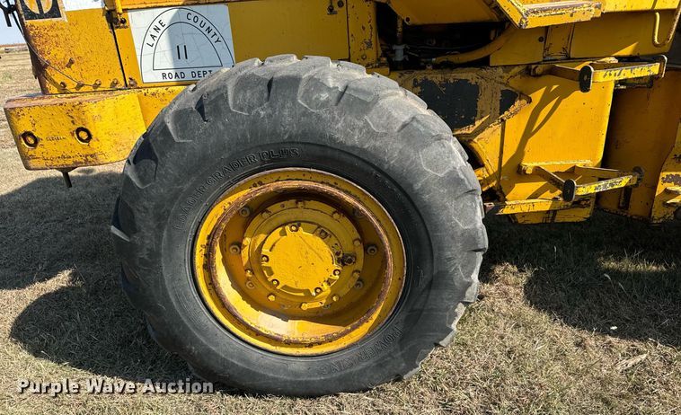 image for item DX3686 1971 Caterpillar 930 wheel loader