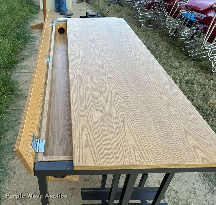 image for item DX3690 (18) desks