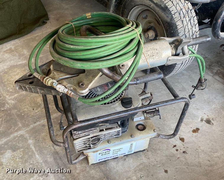 image for item EE8598 Rescue tool