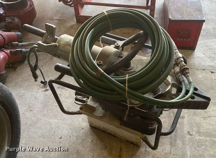 image for item EE8598 Rescue tool