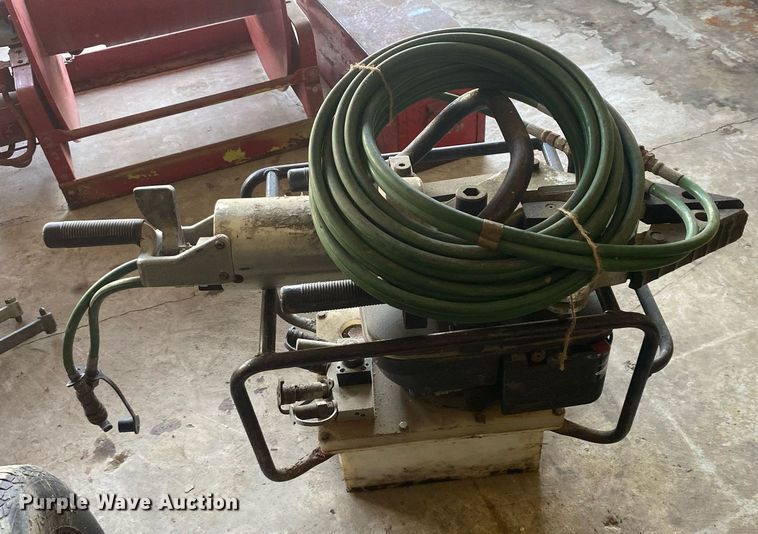 image for item EE8598 Rescue tool