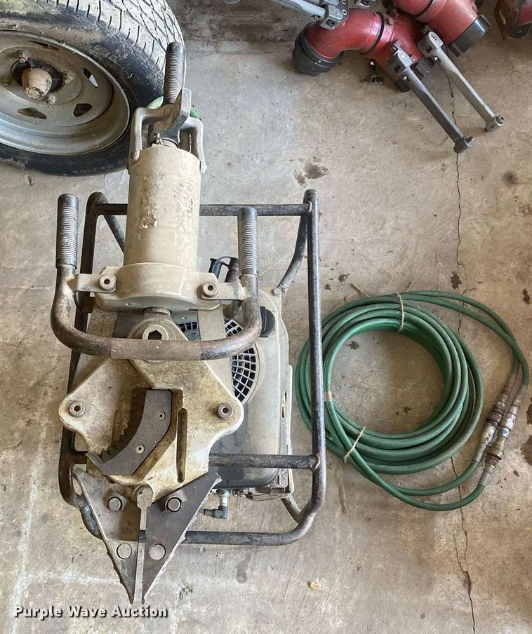 image for item EE8598 Rescue tool