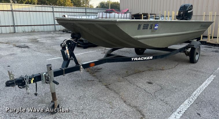image for item EG0563 2011 Tracker boat
