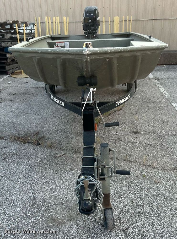 image for item EG0563 2011 Tracker boat