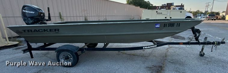 image for item EG0563 2011 Tracker boat