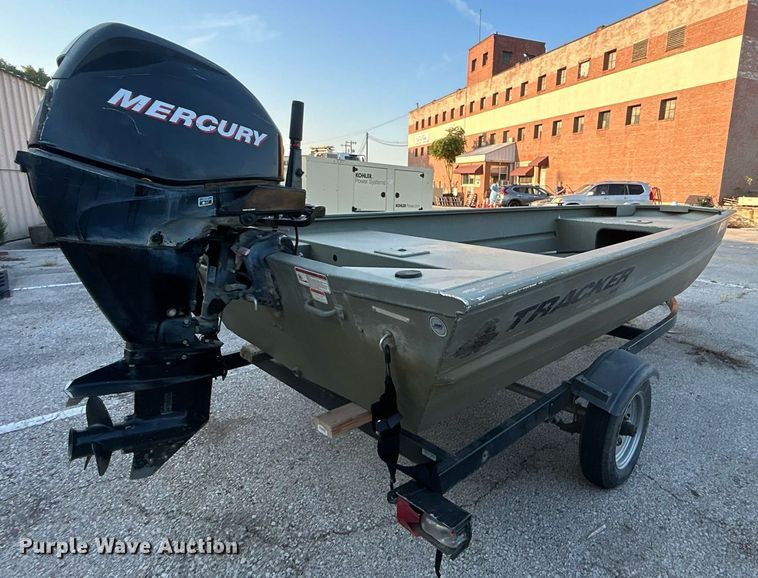 image for item EG0563 2011 Tracker boat