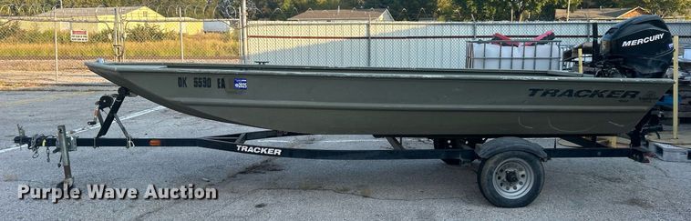 image for item EG0563 2011 Tracker boat