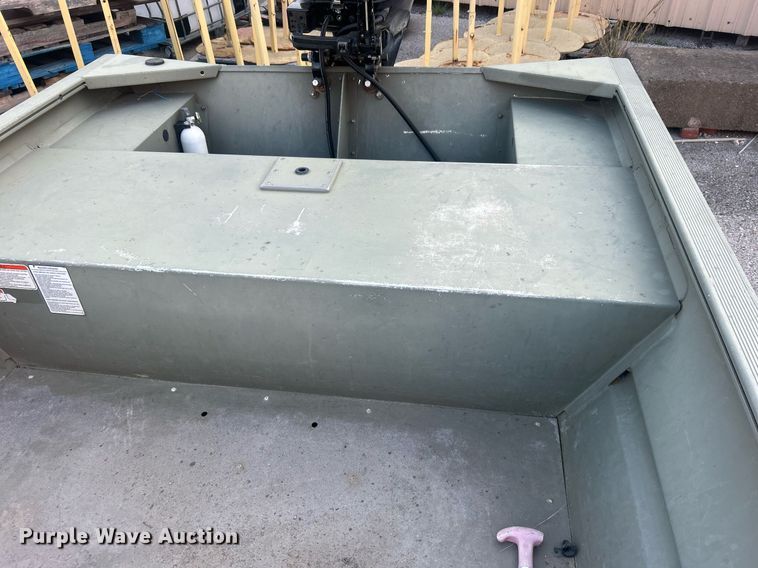 image for item EG0563 2011 Tracker boat