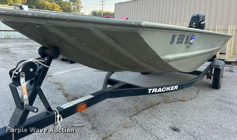 image for item EG0563 2011 Tracker boat