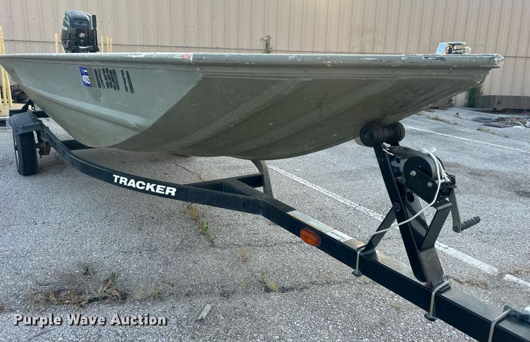 image for item EG0563 2011 Tracker boat