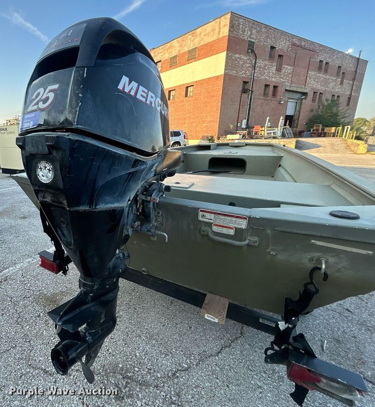 image for item EG0563 2011 Tracker boat