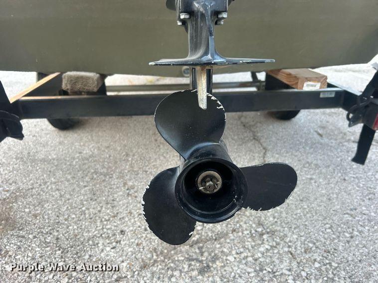 image for item EG0563 2011 Tracker boat