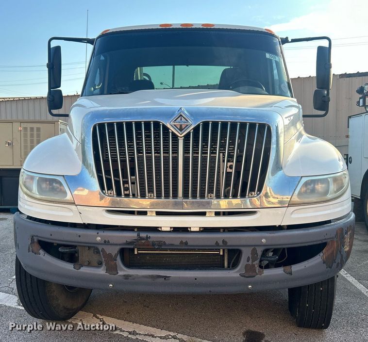 image for item EG0564 2009 International 4400 utility / service truck