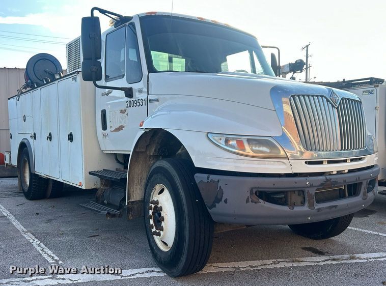 image for item EG0564 2009 International 4400 utility / service truck